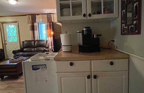 Newland Cottage | Cozy Cottage to enjoy the NC mountains , close to everything