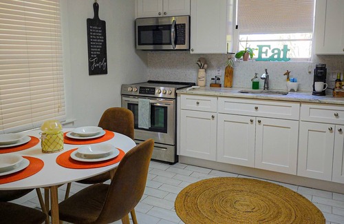 Mount Dora House | Cozy Cottage Under the Oaks, Pet-Friendly and Minutes from Mt. Dora