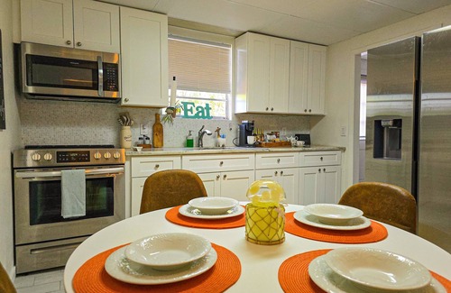 Mount Dora House | Cozy Cottage Under the Oaks, Pet-Friendly and Minutes from Mt. Dora