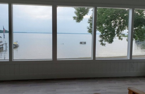 St. Albans Cottage | Cozy Cottage with private beach