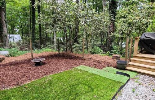 Highlands House | Cozy Cottage w Hot Tub, 5 min walk to Main St