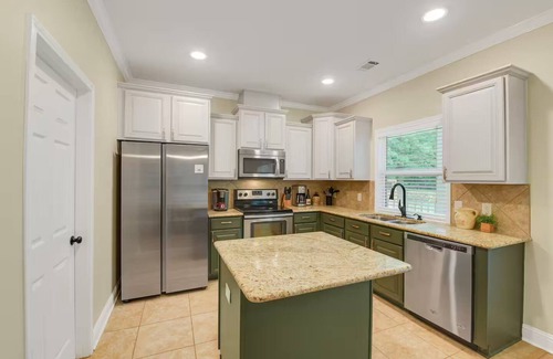 Blanchard Cottage | Cozy Cottage w/Pool, Hot Tub, Game room and Hiking Trails near Lake Livingston