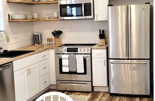 Colington Cottage | Cozy Cottage with Hot tub & Firepit! Near the Beach & Sound!