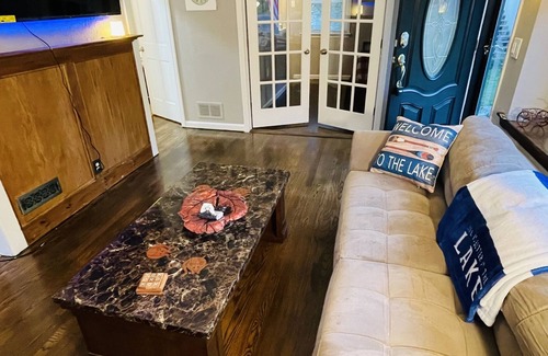Lake Hopatcong Cottage | Cozy Cottage walking distance from the lake + gameroom!