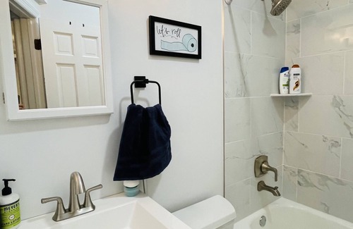 Lake Hopatcong Cottage | Cozy Cottage walking distance from the lake + gameroom!