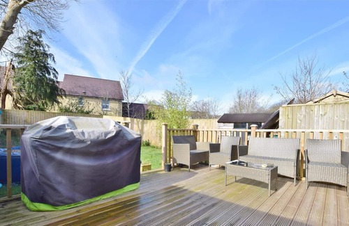 Haverfordwest Cottage | Cozy cottage with log burner