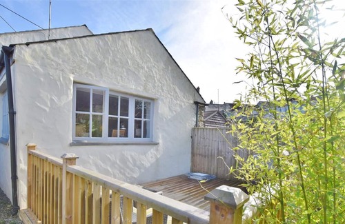Haverfordwest Cottage | Cozy cottage with log burner