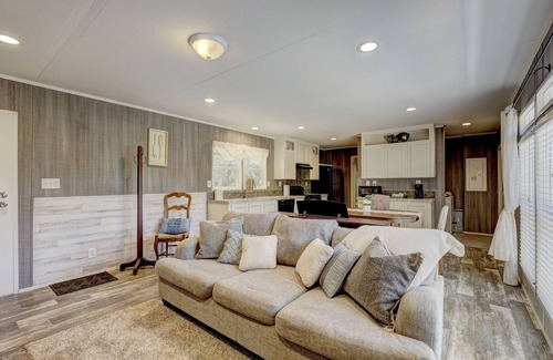 Norman Cottage | Cozy cottage with hot tub minutes from Norman by Lake Thunderbird