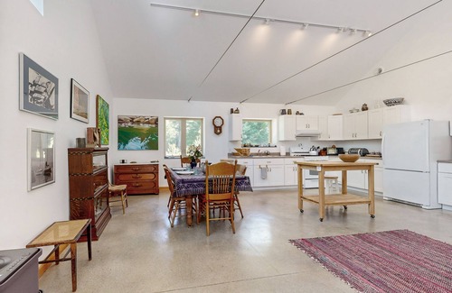 Ellsworth House | Cozy cottage with private Washer/Dryer, wifi and hiking trails