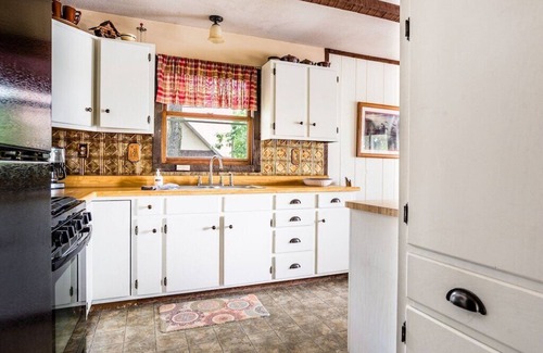Wautoma Cabin | Cozy Cottage with so many amenities, on beautiful Little Hills Lake in Wautoma