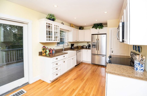 Saint Joseph House | Cozy Cottage with view of Lake Michigan