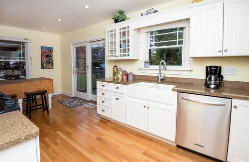 Saint Joseph House | Cozy Cottage with view of Lake Michigan