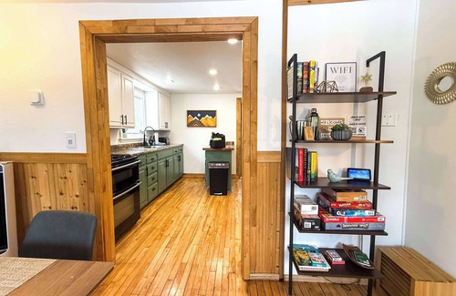 Ironwood House | Cozy Cottage ~ Your U.P Home Base!