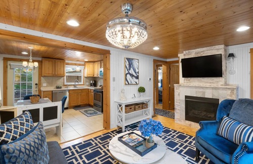 Saugatuck Villa | "Cozy Cottages" Green Cottage Hot tub-Town!
