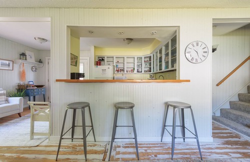 West Wing Estates House | Cozy CottageSuper cute vacation rental - Just 1 block from beach access to Lake Michigan!