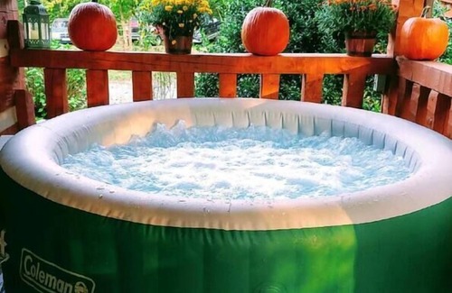 Kodak Cabin | Cozy Country Cabin | Hot Tub + Outdoor Charm