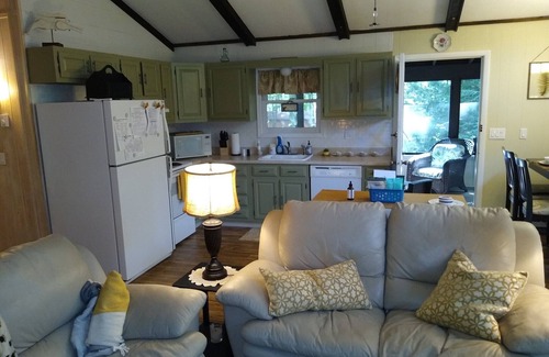 Hawley Cottage | Cozy Country Cottage