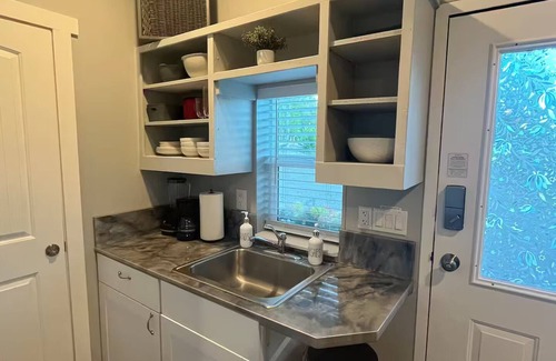 Nampa Apartment | Cozy country cottage with access to hot tub, cold plunge pond, & so much more.