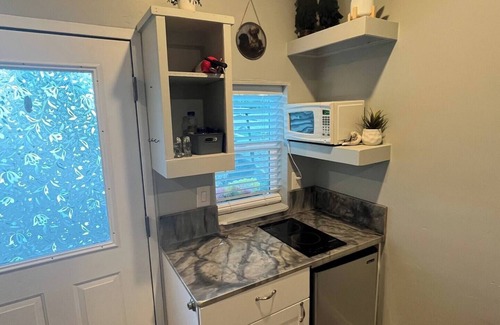 Nampa Apartment | Cozy country cottage with access to hot tub, cold plunge pond, & so much more.