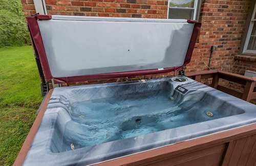 Goodlettsville House | Cozy Country Getaway with Private Hot Tub