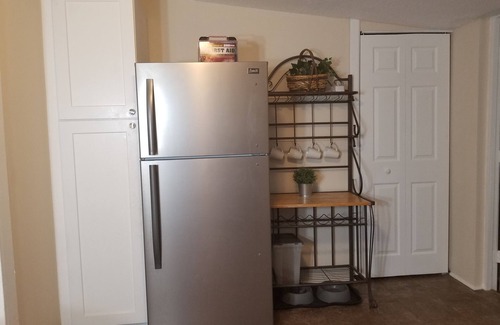 Tavares House | Cozy Country Home 4 Blocks From the Lake