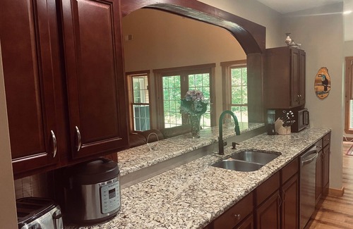 Madison House | Cozy Country Home - Sportsman & Outdoor Enthusiasts Welcome