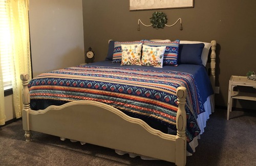 Canton House | Cozy, Country, Peaceful Gettaway