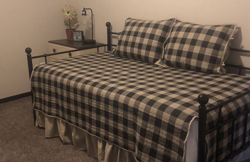 Canton House | Cozy, Country, Peaceful Gettaway