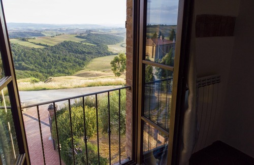 Ponte di Gabbiano House | Cozy country villa nestled in the hills of Crete Senesi
