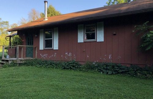 Athens Cabin | Cozy County Cabin in the woods