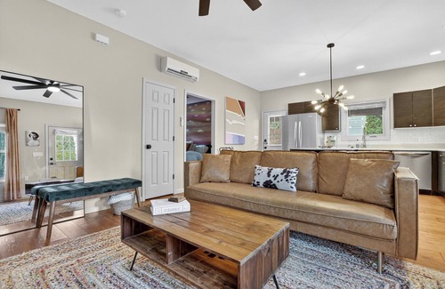Candler House | Cozy Couple’s Escape Hot Tub, King Bed, Near Downtown Asheville Pets Welcome