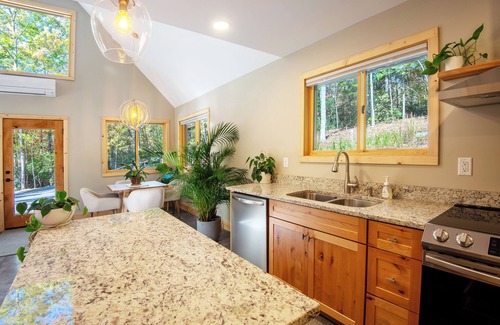 Hendersonville Cabin | Cozy Couples Getaway in Between Brevard and Hendersonville in Pisgah Forest
