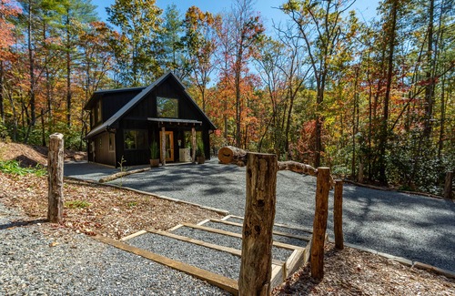 Hendersonville Cabin | Cozy Couples Getaway in Between Brevard and Hendersonville in Pisgah Forest