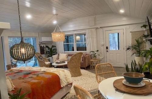 Morganton House | Cozy Couples Getaway