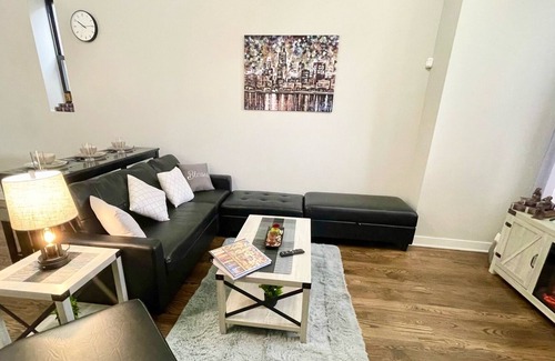 Heart of Chicago Apartment | Cozy cove 2