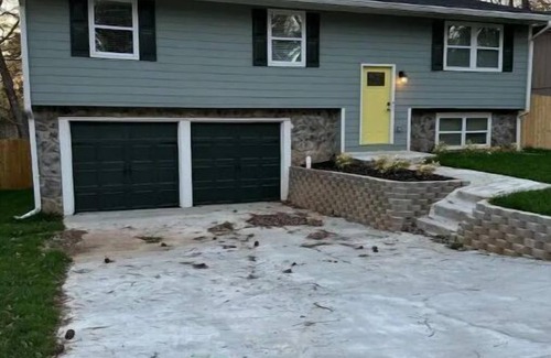 Belmont House | Cozy Cove Estates 3 Bedroom 2 Bathroom Home