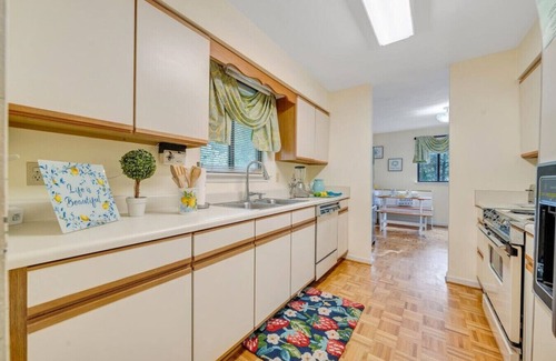 Moneta House | Cozy Cove- Fenced yard for your dog and calm waters to swim for the family