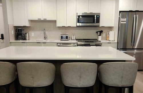 Copperstone Resort Apartment | Cozy Cove Retreat @ Sparrowhawk Lodge. Modern Mountain Comfort sleeps 9