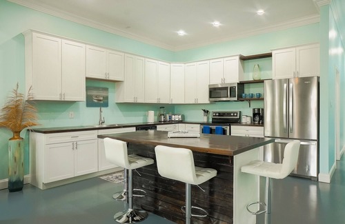 Gulfport House | Cozy Cowan Road Cottage- a feel of the Mississippi Gulf Coast.