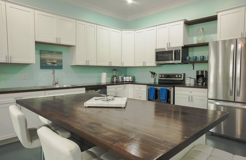 Gulfport House | Cozy Cowan Road Cottage- a feel of the Mississippi Gulf Coast.