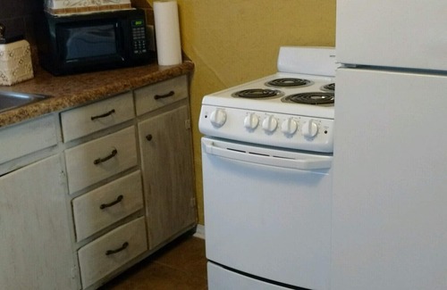 Lawton House | Cozy Cowboy Home 2 miles to Post! Great local to Hospitals. Eat/Shop/Relax