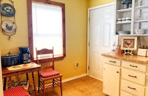 Lawton House | Cozy Cowboy Home 2 miles to Post! Great local to Hospitals. Eat/Shop/Relax