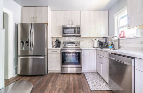 Columbia City House | Cozy Craftsman Cottage 10 minutes away from DT!