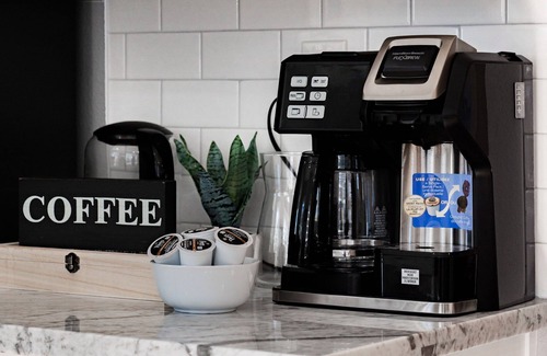Eastside House | Cozy Craftsman Getaway near the Beach, Disneyland, Retro Row, and Holiday Magic