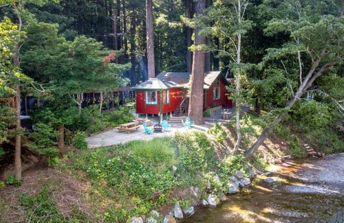 Cazadero House | Cozy Creek Cabin - On Austin Creek Hot Tub - Dog Friendly - BBQ Grill - Fast WiFi