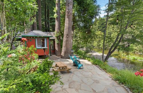 Cazadero House | Cozy Creek Cabin - On Austin Creek Hot Tub - Dog Friendly - BBQ Grill - Fast WiFi