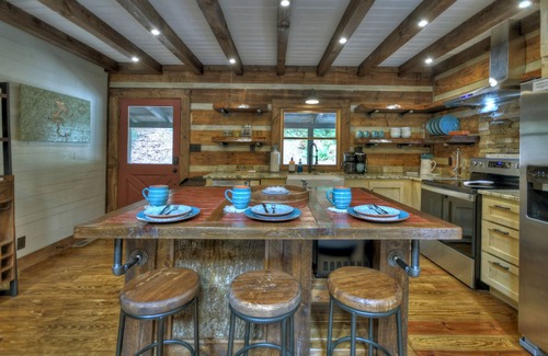 Epworth Cabin | Cozy Creek welcomes pets to its tranquil waters, offering fishing, swimming, a hot tub, outdoor fireplace, fire-pit, and WiFi