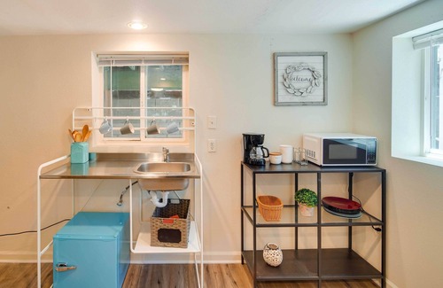Crestline Apartment | Cozy Crestline Getaway ~ 2 Mi to Lake Gregory