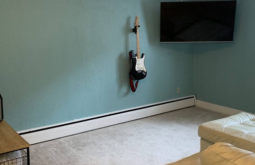 Bel Aire House | Cozy Crown Hill Park One bedroom Apartment in House