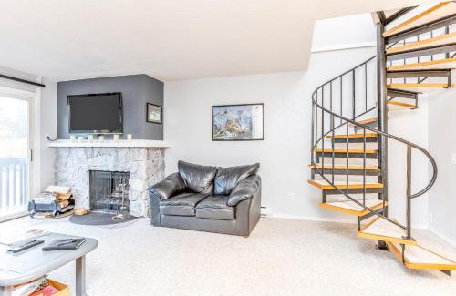 Alyeska Apartment | Cozy Crystal Mountain Condo